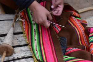 Una de las artesanías que se elaboran en la Península de Challapata, en el lago Titicaca. Foto: Álvaro Valero.